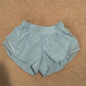 Lululemon Hotty Hot Low-Rise Lined Short 2.5” size 2